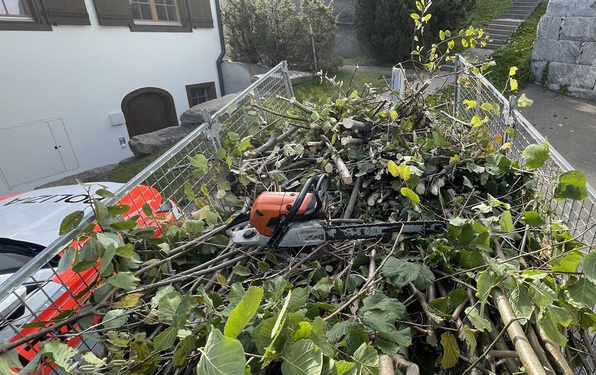 Uomo ferito al volto da una motosega