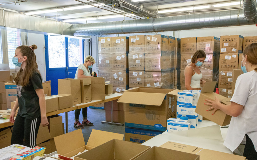 200419 Verpackung Coiffeur Masken In Domat Ems 79f11