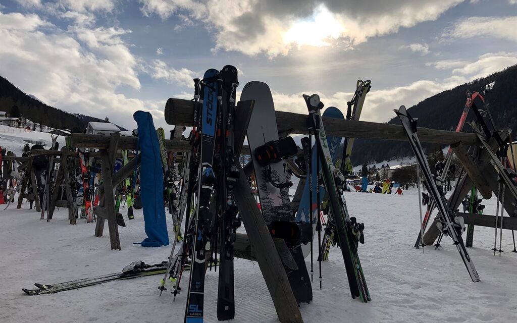 2022 02 15 Skidiebstahl Davos  W 1200  H 0 Ec177