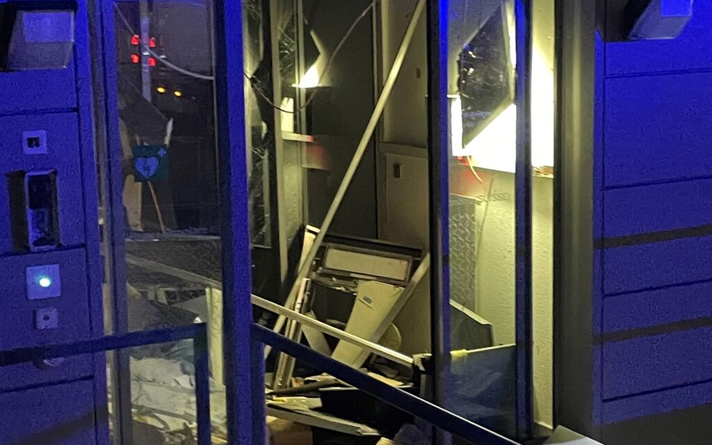 2022 10 18 Bankomat  W 1200  H 0 F2320