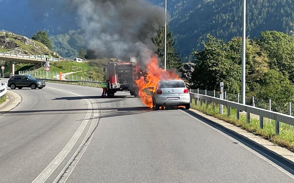 202309093 Fahrzeugbrand Mesocco  W 1200  H 0 9aed7