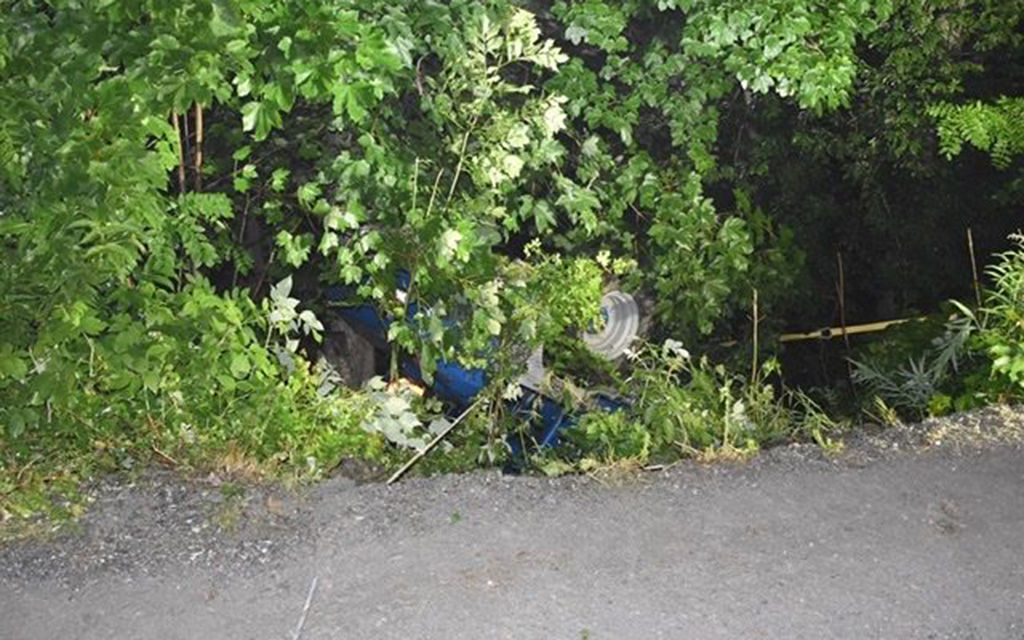 DB6FCE2C 2E17 4893 9191 1F89893A6359 04c8c 490b1