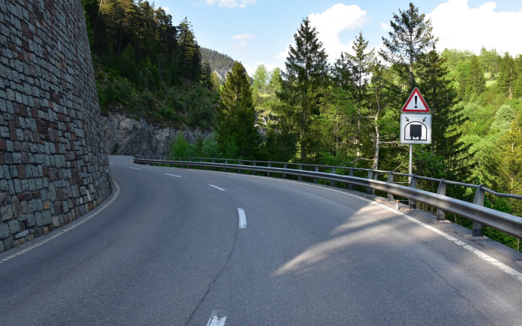 Incidente Vespa Alvaneu Cbcbd