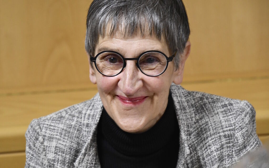 Loreta Godenzi 3 4f570