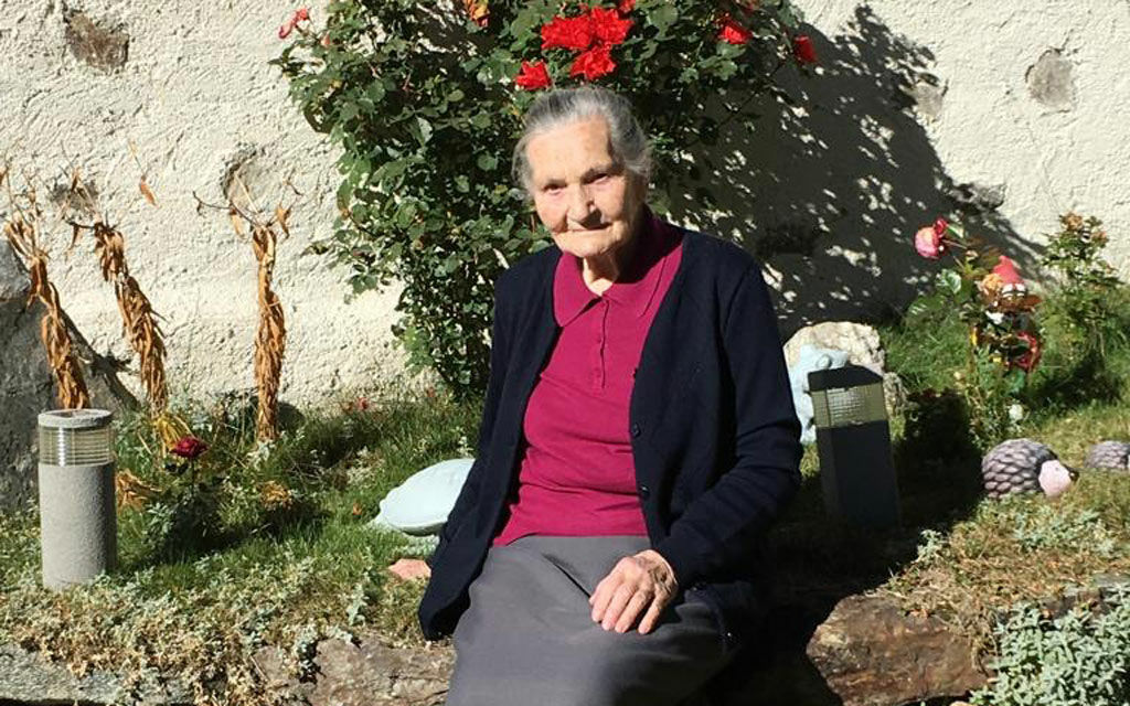 MAria D61 4935 8f49 C92c47b31f4f E933d