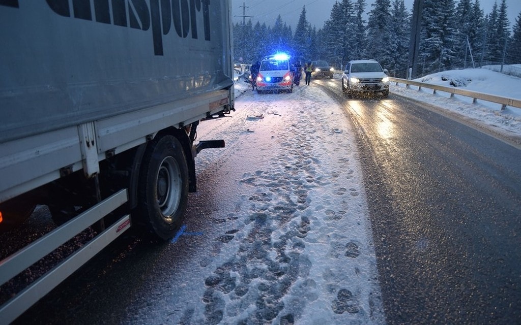 2018 11 24 VU San Bernardino Lkw  W 1200  H 0 52d34