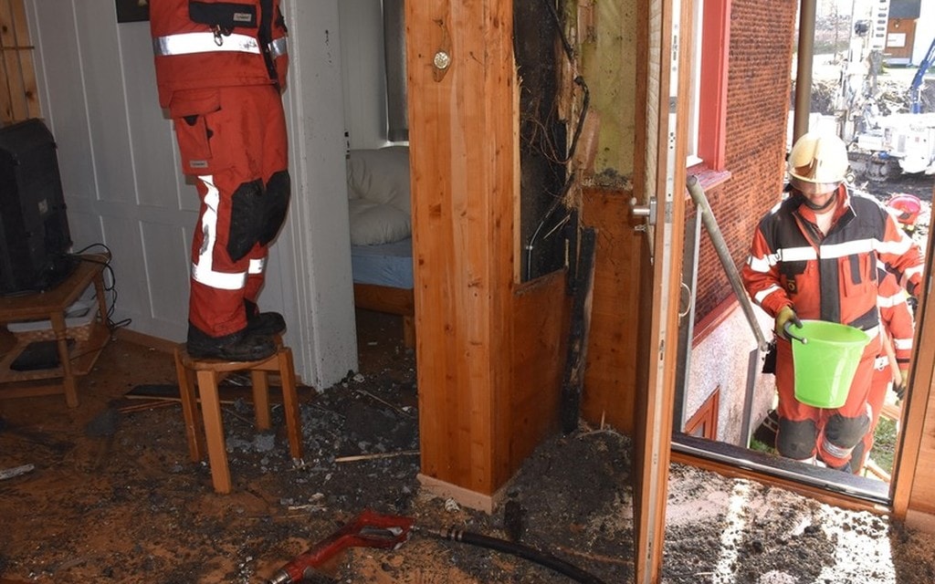 2019 05 01 Kurzschluss Holzhaus Davos2  W 1200  H 0 Fe26d