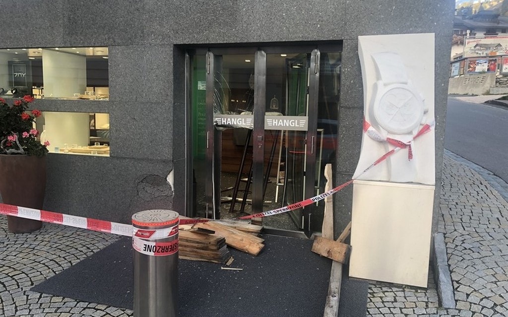 2019 10 04 Samnaun Dorf Einbruch  W 1200  H 0 2cc31