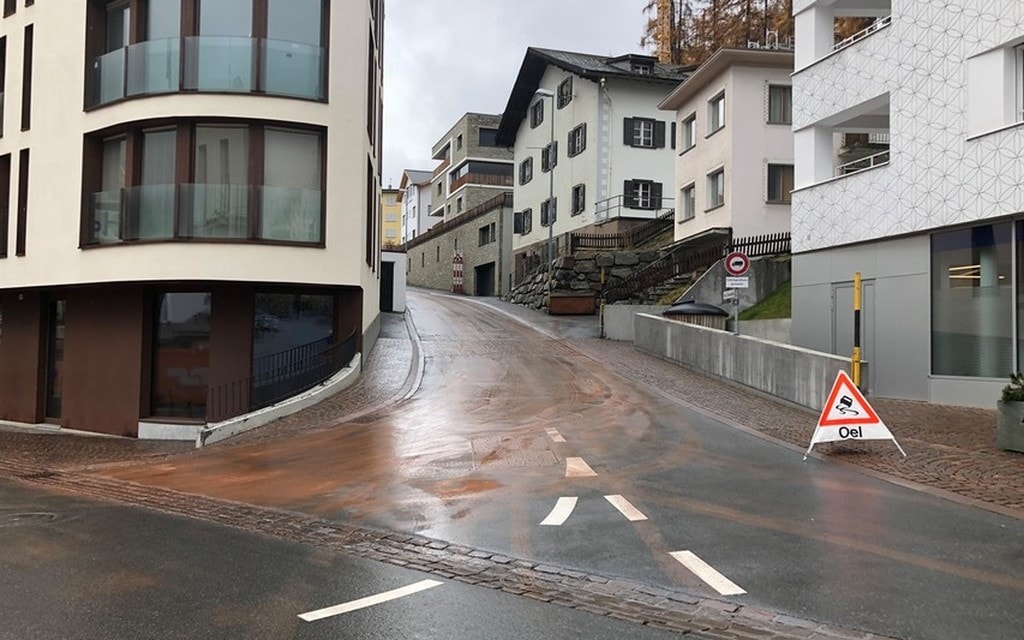 2019 10 29 StMoritz Oelunfall1  W 1200  H 0 7b146