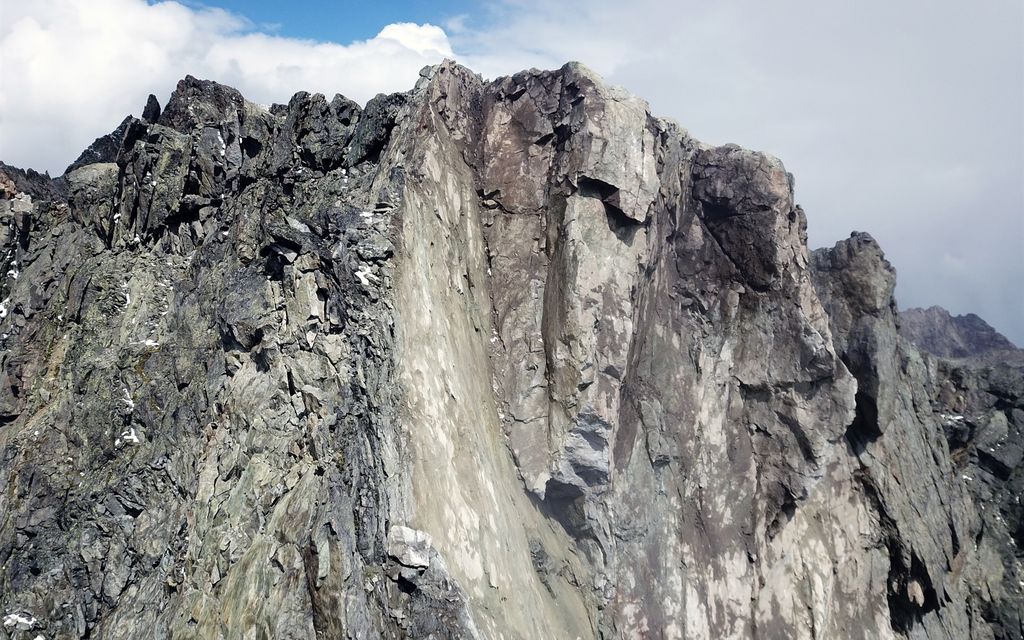 E2736628 411C 44D0 BB67 9B32EDEC336B 9c892