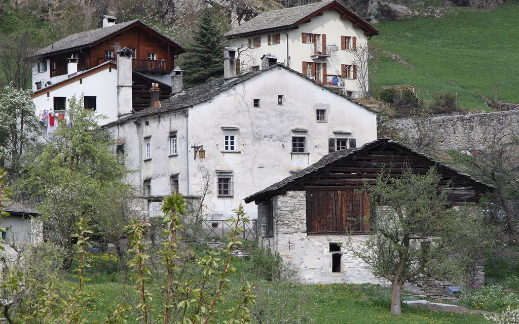 Foto 2 Casa Guberto Soglio  W 1600  H 0 23300