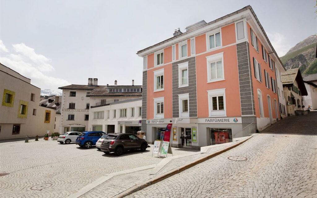 Foto Geschäftsräumlichkeiten Surtuor Samedan  W 1600  H 0 B9661