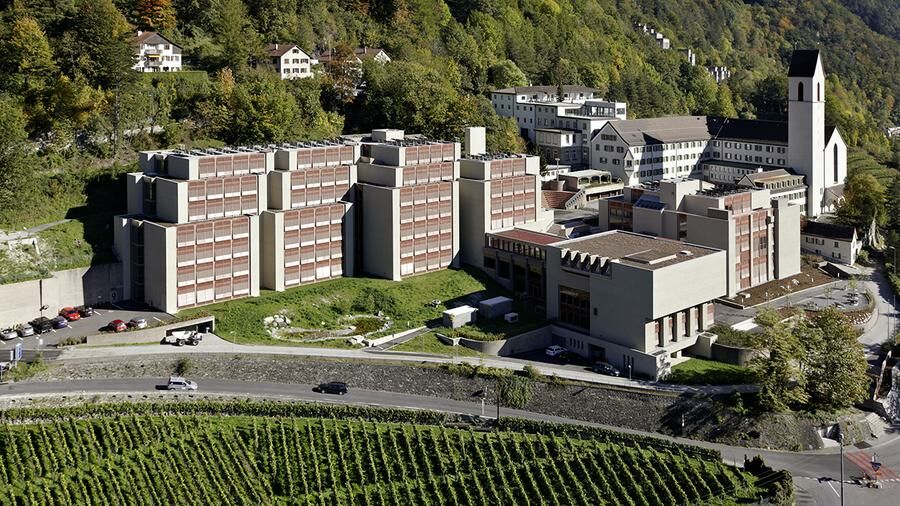 Il Campus Di Coira Ospita Il Ginnasio Il Liceo E Le Scuole Di Maturità Specializzata E Di Commercio Ffbfe