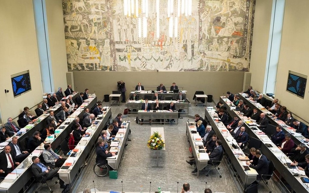 Prima Giornata Di Lavori Molto Impegnativa Per Il Parlamento Retico 52ed7