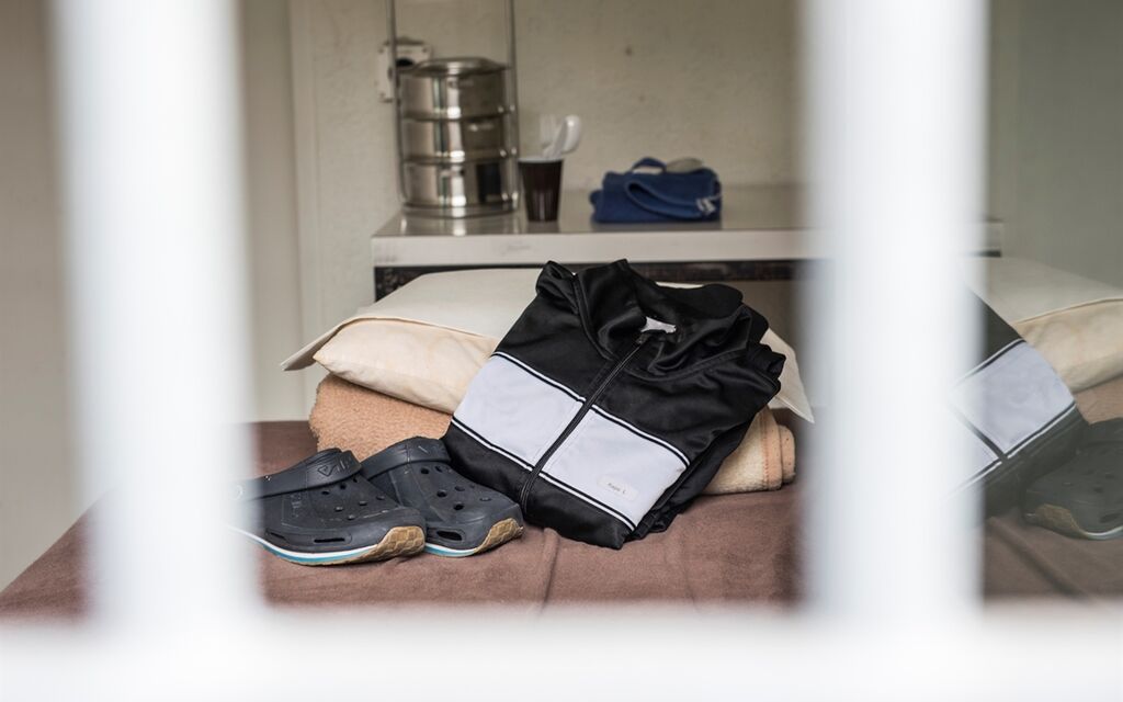 Symbolbild Zelle Festnahme  W 1200  H 0 B1f32