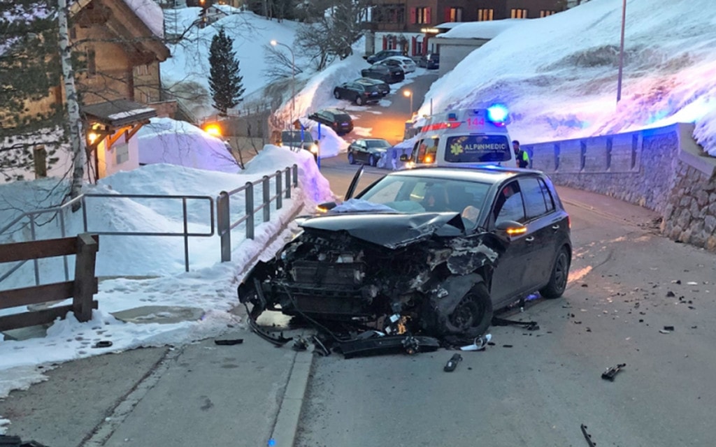 L  Alza Il Gomito E Finisce Contro Un Muro Ggbj A5cf4