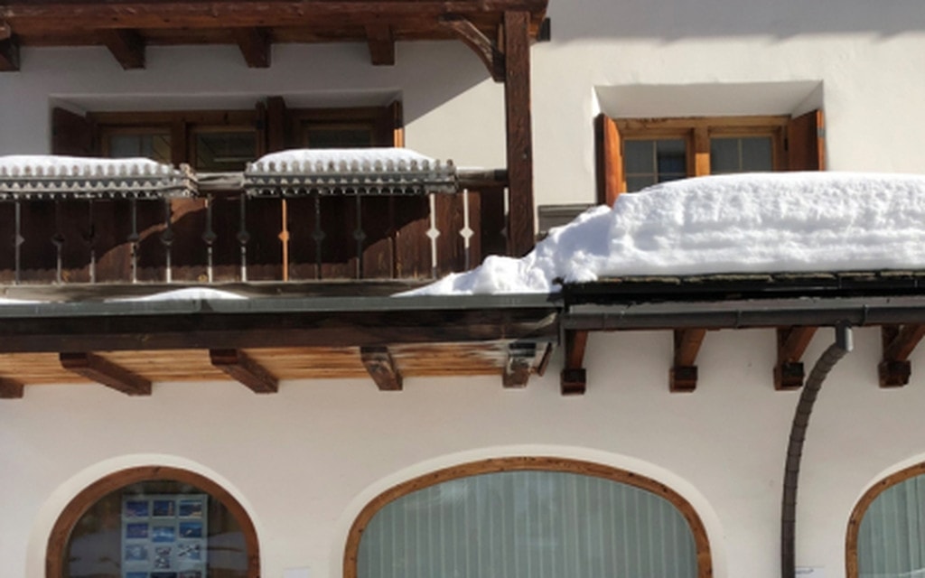 L  Cade Mentre Spala La Neve Ferito Un 63enne Fw3a 674eb