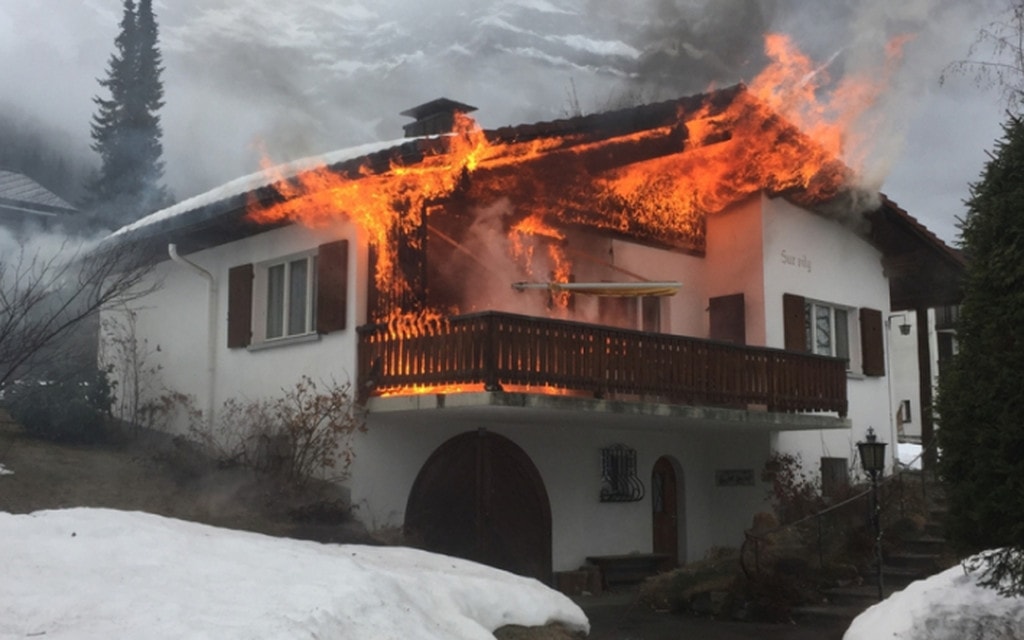 L  Flims Incendio In Una Casa Di Vacanza G8t8 07b88