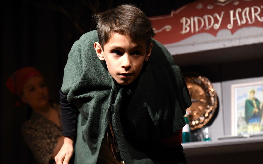 Lusmore Teatro 251f8