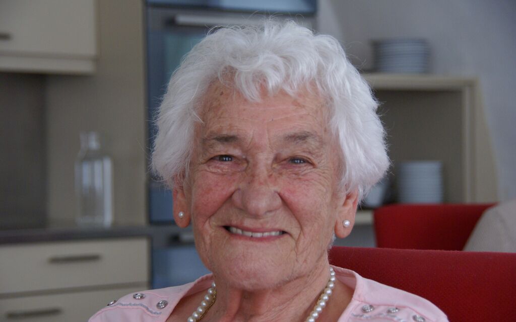 Orsolina Tuena E70b6