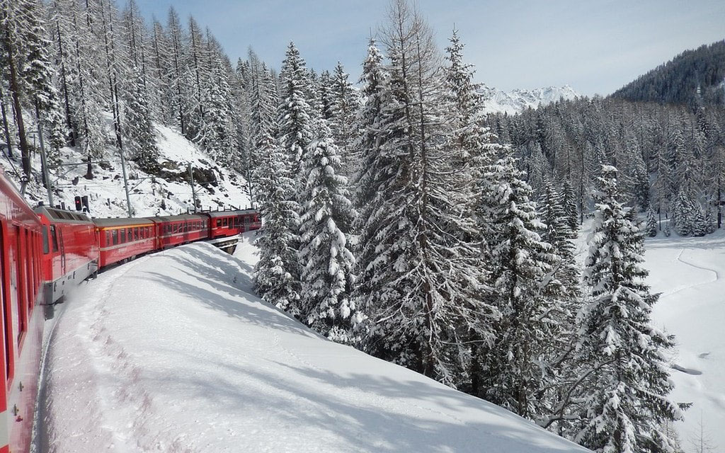 Trenino Rosso Neve 0a1a4