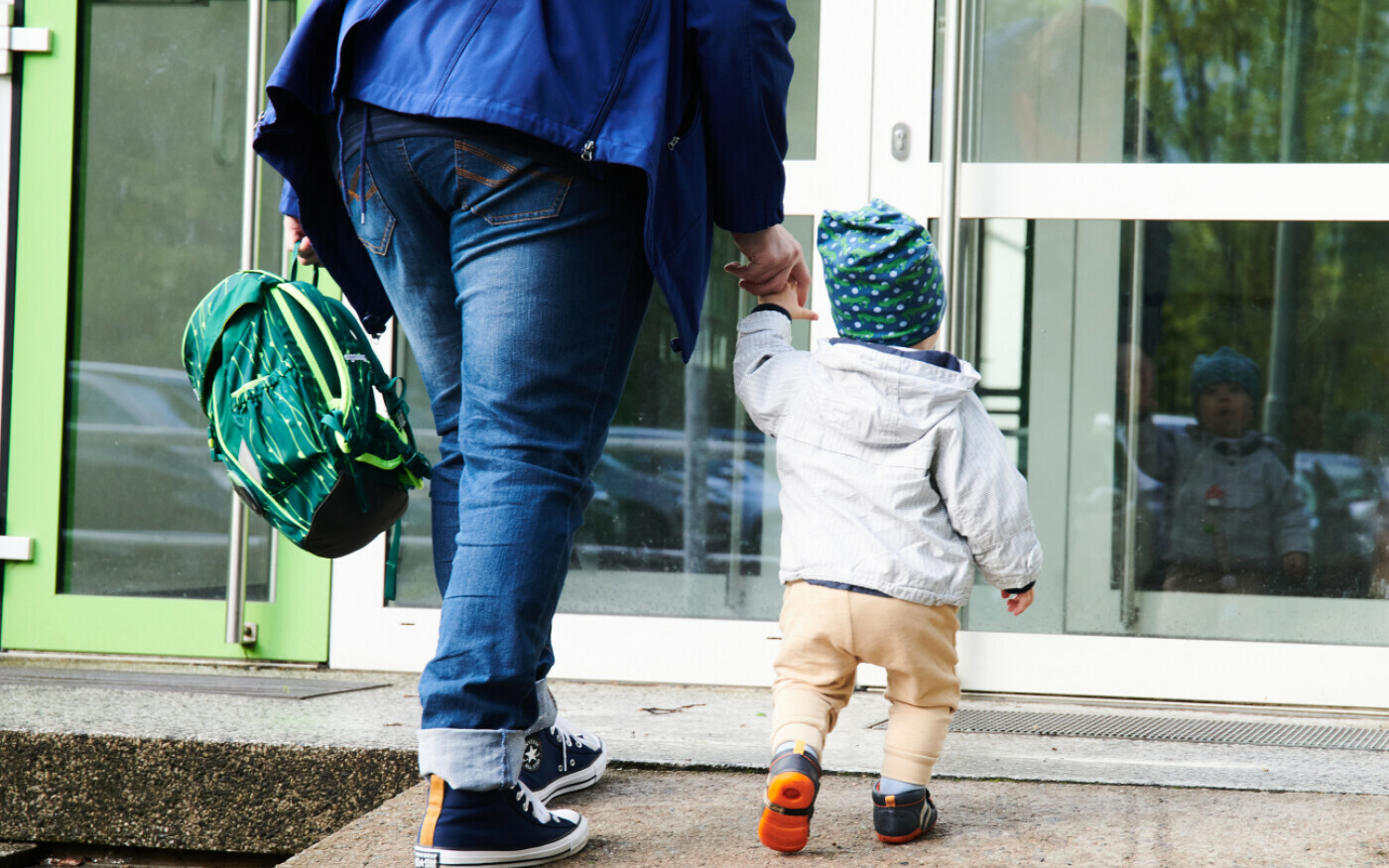 Bambino Assistenza Genitore Asilo Scuola.HR 4c00b 4e8ba