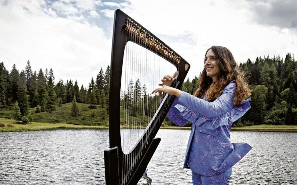 Floating Notes Ba414