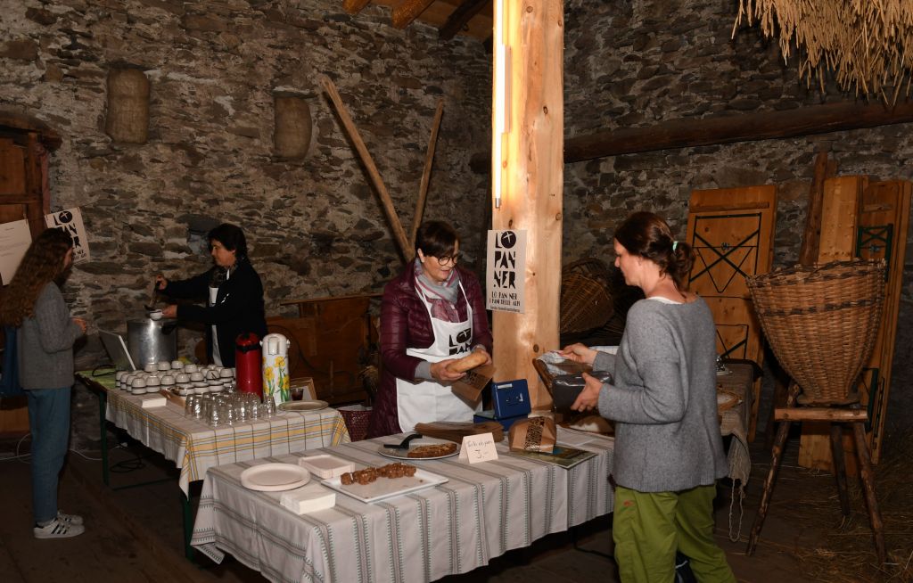 DSC_5894.jpg Res 1273 2091e8141f5cda293f11346647de940e