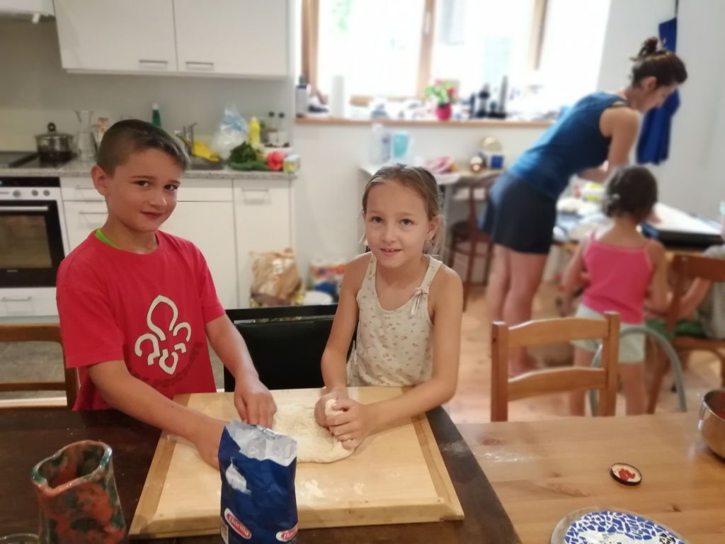 prepariamo la pizza insieme.jpg Res 2278 696a2ee5a5512dd398ed221ac81b1eb1