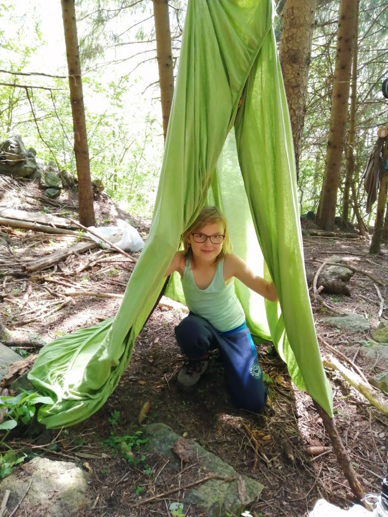 Leony si ha construito una capanna.jpg Res 2278 6f7e4db1d46e9bc491b6fcc6e46b771a