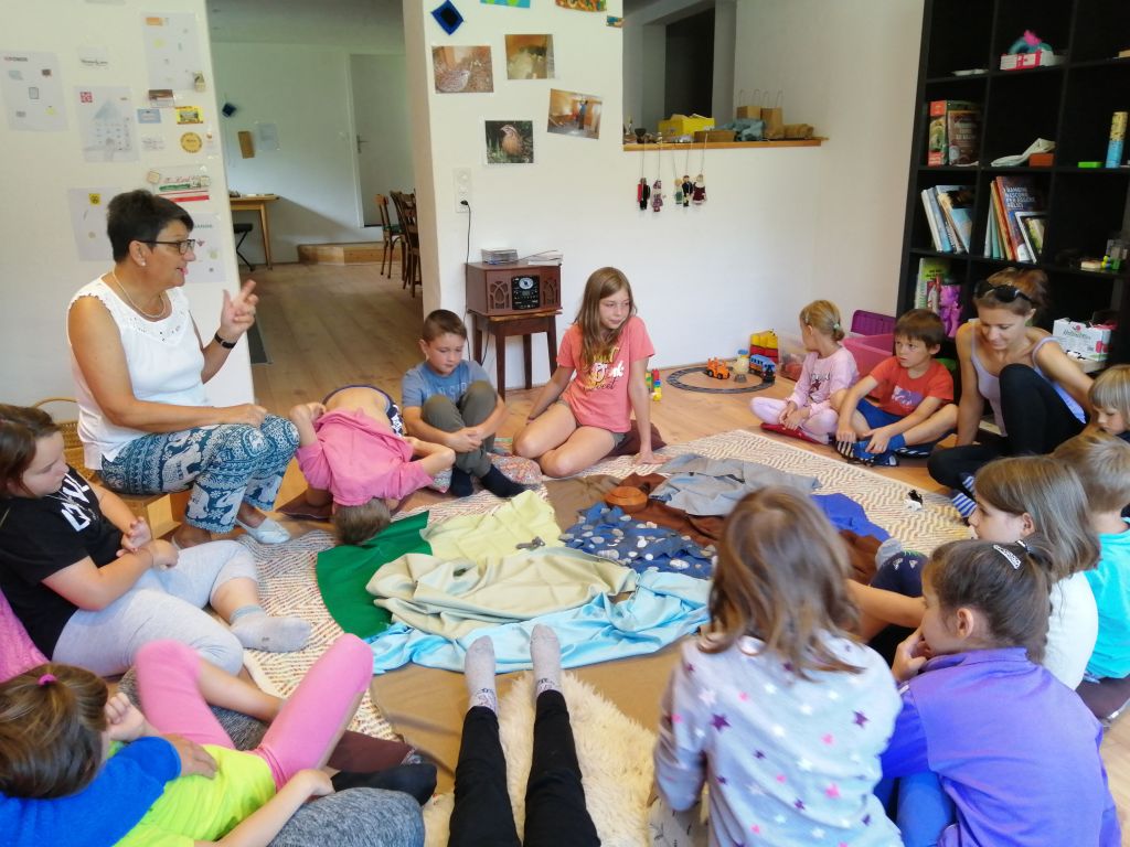 Gisa e bambini.jpg Res 2278 A32137e60d47c3e33dae47932abf62bb