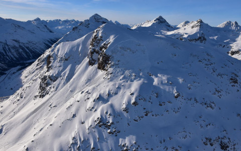 Morto lo scialpinista travolto da una valanga