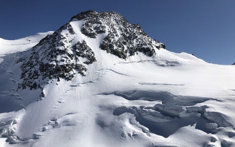 Uomo cade dal Piz Glüschaint e muore
