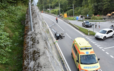 Collisione fra una moto e un'auto a Miralago