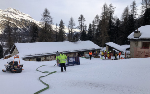 Sils Maria, ristorante di montagna preda del fuoco