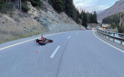 Incidente in moto a Bivio, un 20enne ferito
