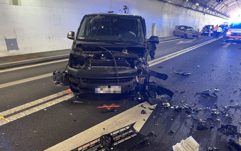 Roveredo: 3 feriti in un incidente in galleria