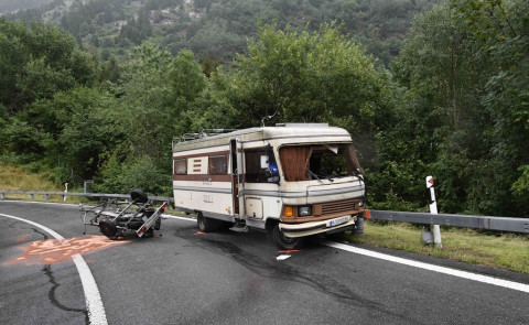 Mesocco: camper si scontra con auto