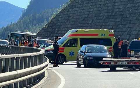 Incidente lungo la strada del lago