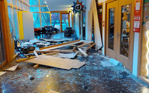 Vicosoprano: esplosione al bancomat nella notte