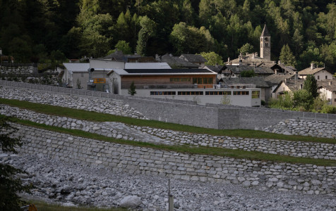 Sassi che hanno distrutto Bondo ora lo proteggono