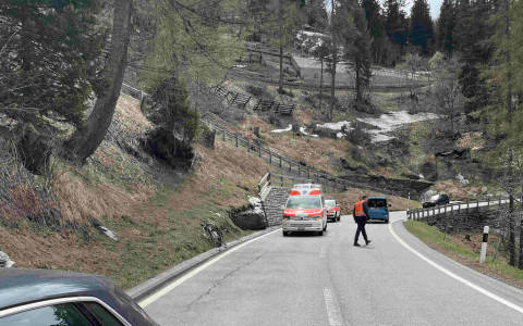 Incidente sul Maloja tra auto e bicicletta
