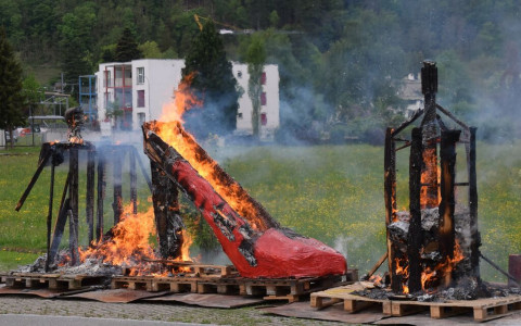 Bruciati i pupoc delle terze superiori