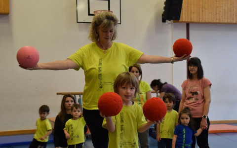 Ginnastica mamma e bambino 2024: le foto
