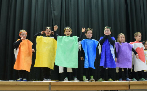 Auguri a suon di musica, canzoni, poesie e recita