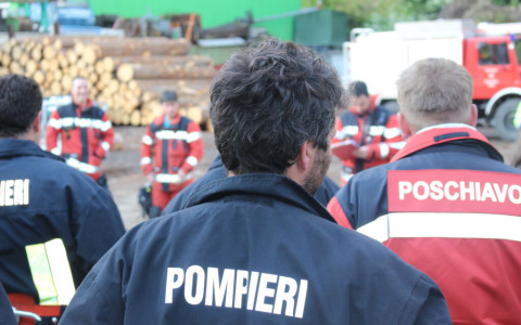 Pompieri in azione: prove di sicurezza