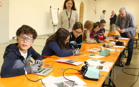 Bambini a scuola. Ma alla centrale di Repower
