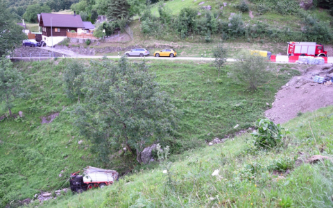 Mesocco: veicolo agricolo finisce nella scarpata