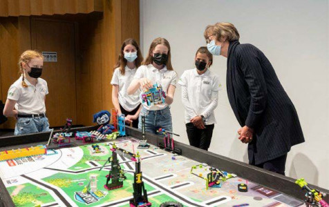 i-Girls grigionesi in visita dalla rettrice ETH