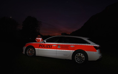 Uomo morto sotto treno in partenza alla stazione